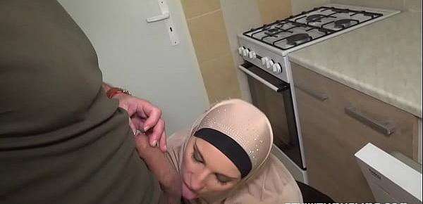  Muslim milf in sexy red lingerie